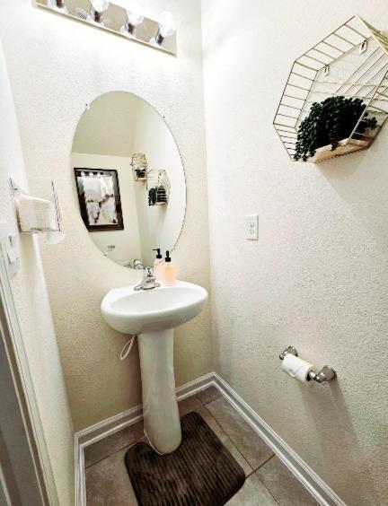 Townhome Vacation With Patio!