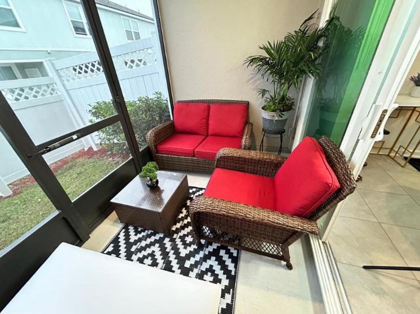 Townhome Vacation With Patio!